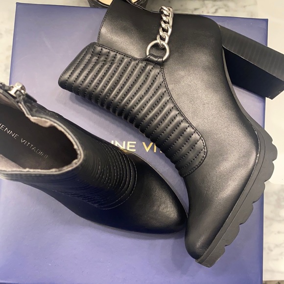 Black boots - Picture 1 of 6